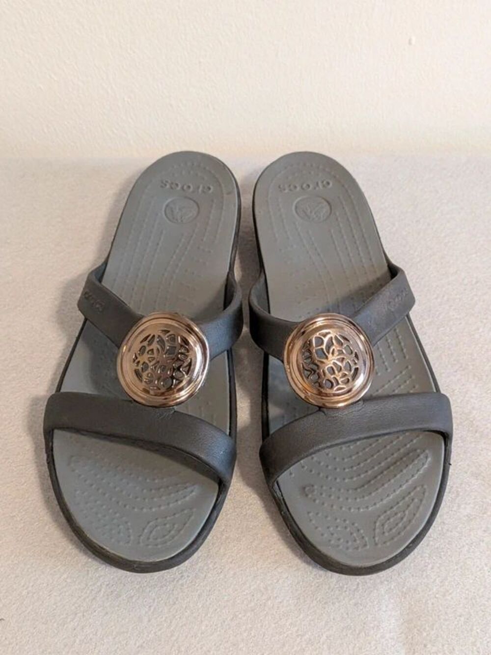 Crocs Women's Size 11 Dark Grey Metallic Medallion Slide Sandals Comfort W11